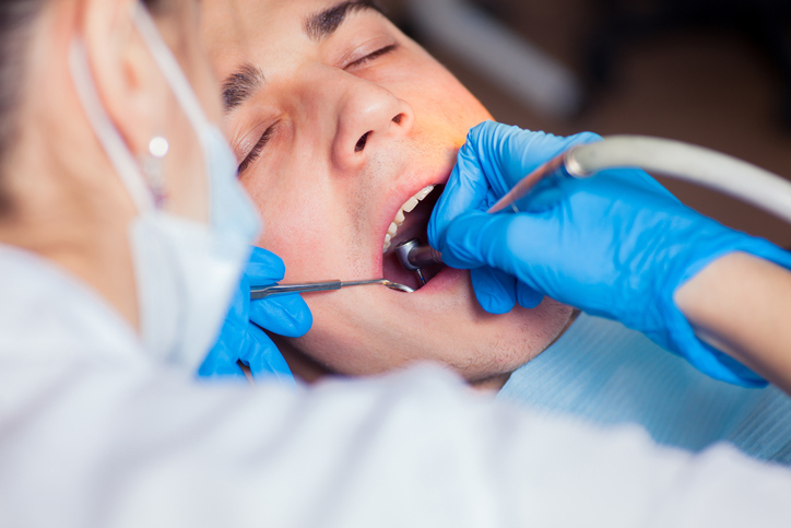 Can a dentist help with sensitive teeth 