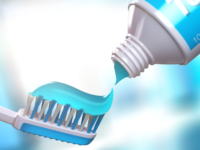 7 cách loại bỏ máng bám trên răng
